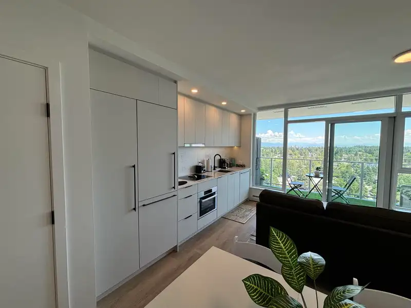 2403 13685 102 AVENUE - photo 1 of 28