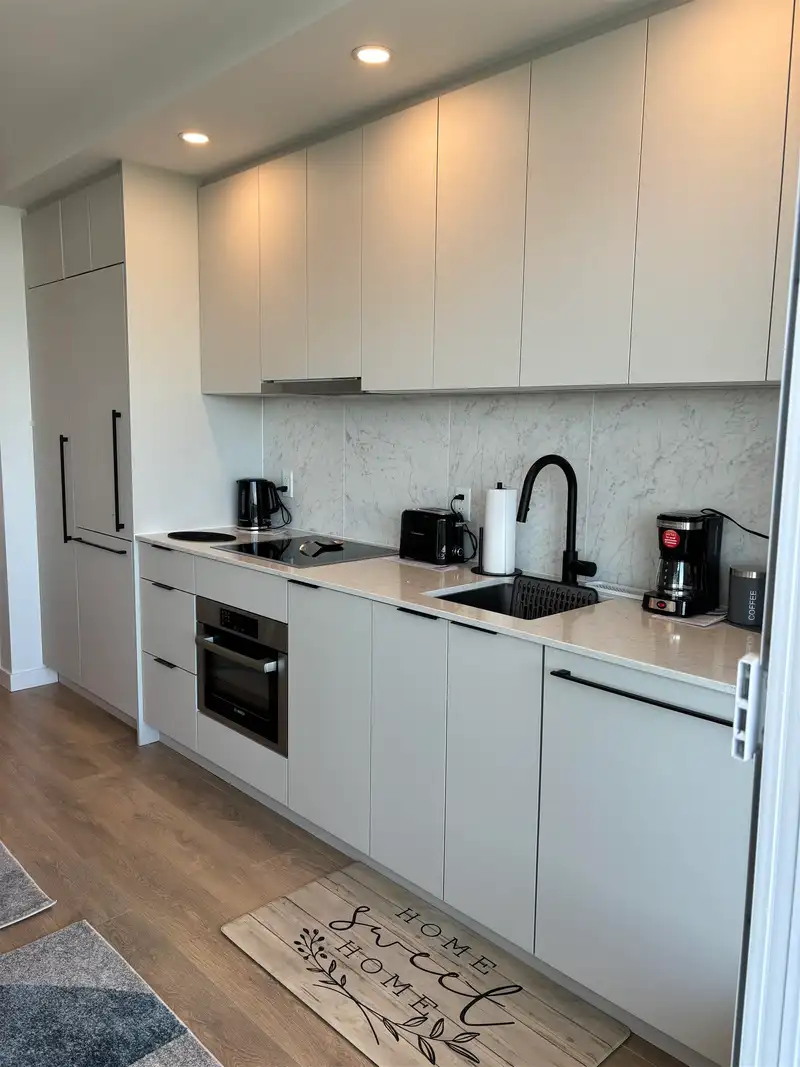 2403 13685 102 AVENUE - photo 2 of 28
