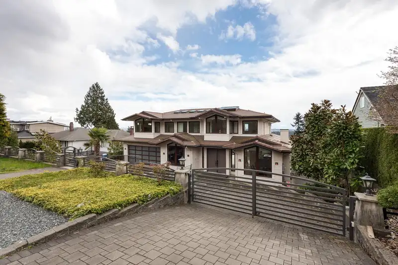 1160 QUEENS AVENUE - photo 3 of 40