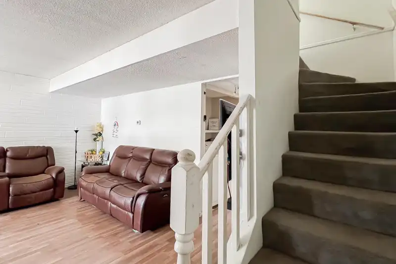 77 20350 53 AVENUE - photo 3 of 34