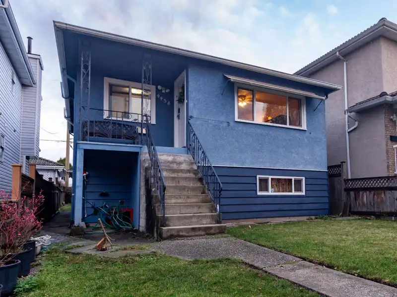 4458 SKEENA STREET - photo 2 of 21