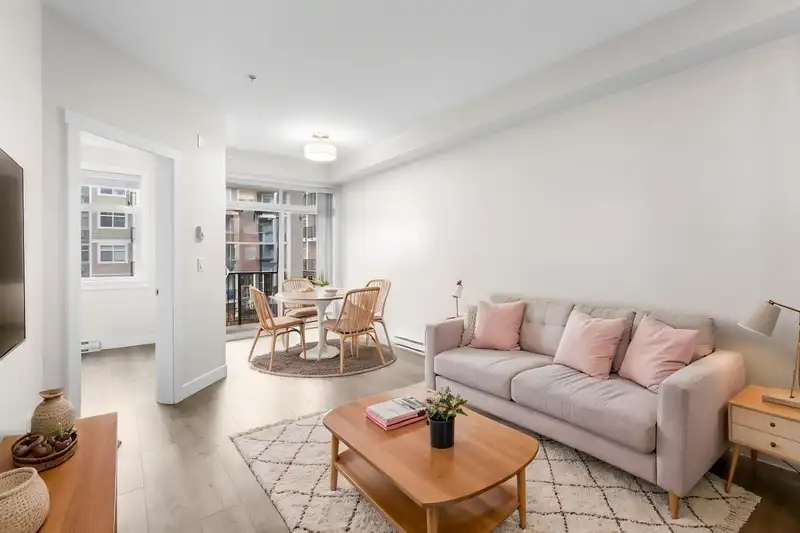 313 20696 EASTLEIGH CRESCENT - photo 2 of 38