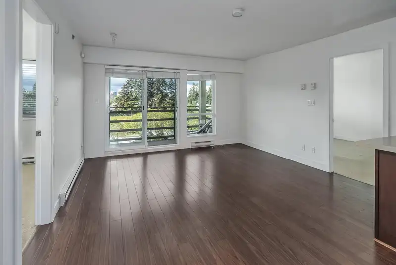 406 15735 CROYDON DRIVE - photo 3 of 36