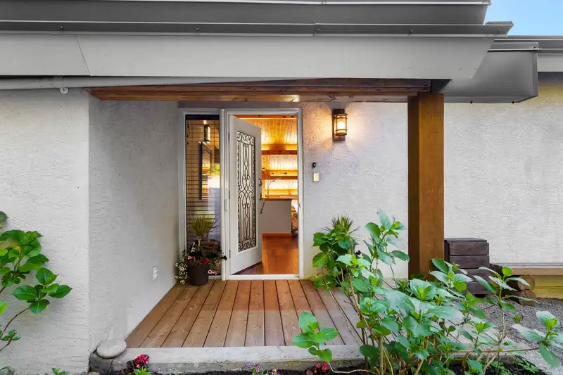 7370 ROCKWELL DRIVE - photo 4 of 40