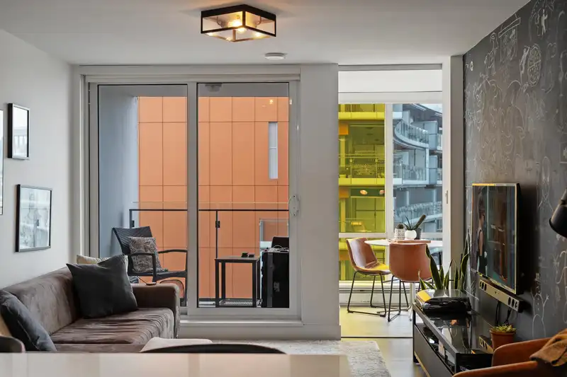 1609 1788 COLUMBIA STREET - photo 3 of 40