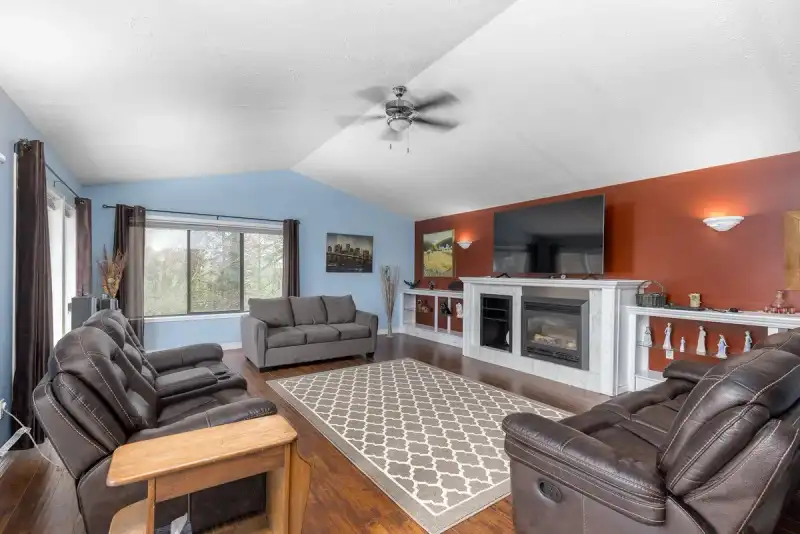 2055 LION COURT - photo 4 of 40