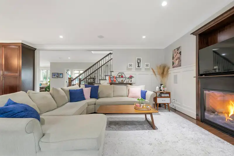 518 E 16TH STREET - photo 3 of 40