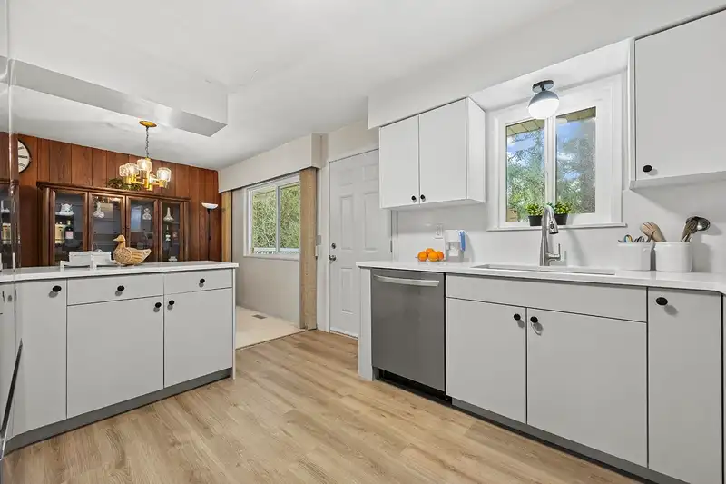 2580 PATRICIA AVENUE - photo 4 of 39