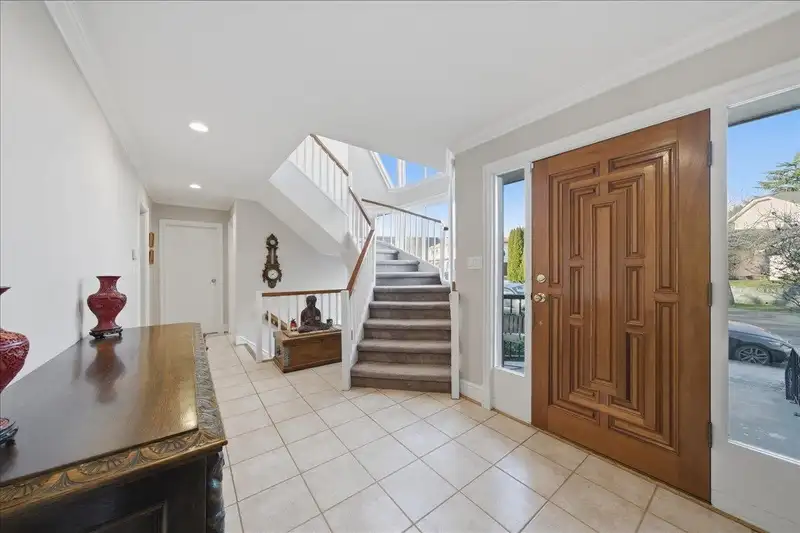 488 GLENBROOK STREET - photo 3 of 40