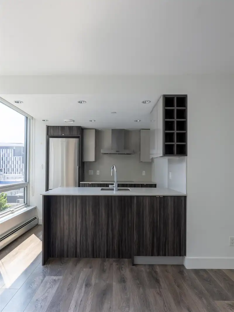 706 1788 COLUMBIA STREET - photo 2 of 19
