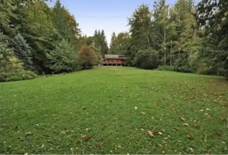 31690 GROVE AVENUE - photo 1 of 16