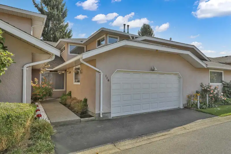 116 15501 89A AVENUE - photo 1 of 38