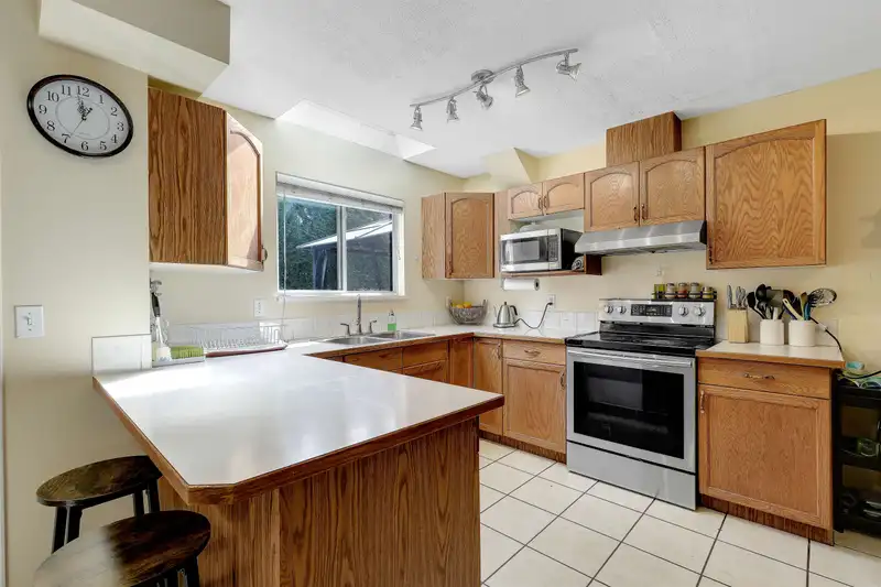 116 15501 89A AVENUE - photo 3 of 38
