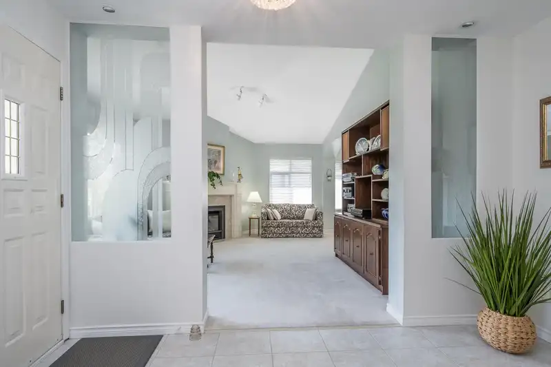 7 19649 53 AVENUE - photo 4 of 40