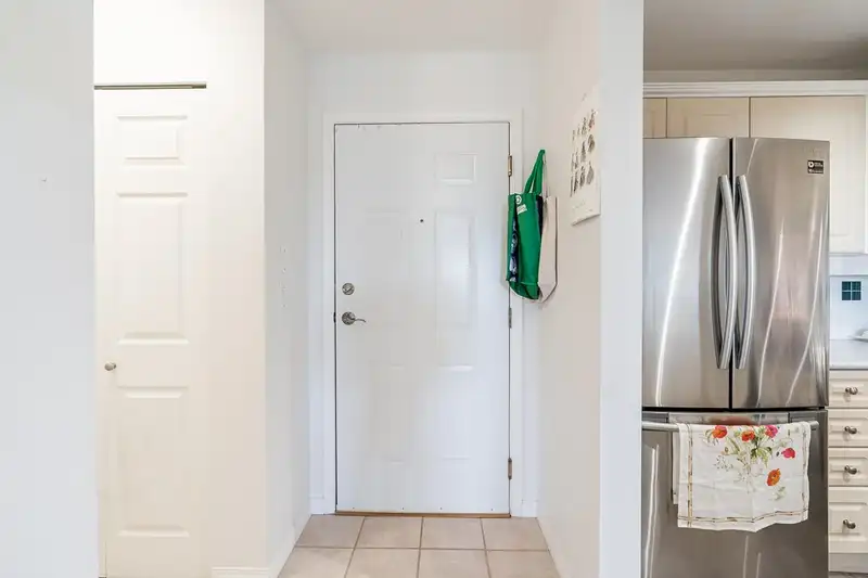 426 5500 ANDREWS ROAD - photo 2 of 32