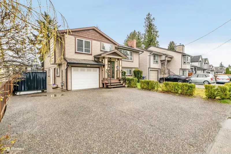 6662 130 STREET - photo 2 of 35