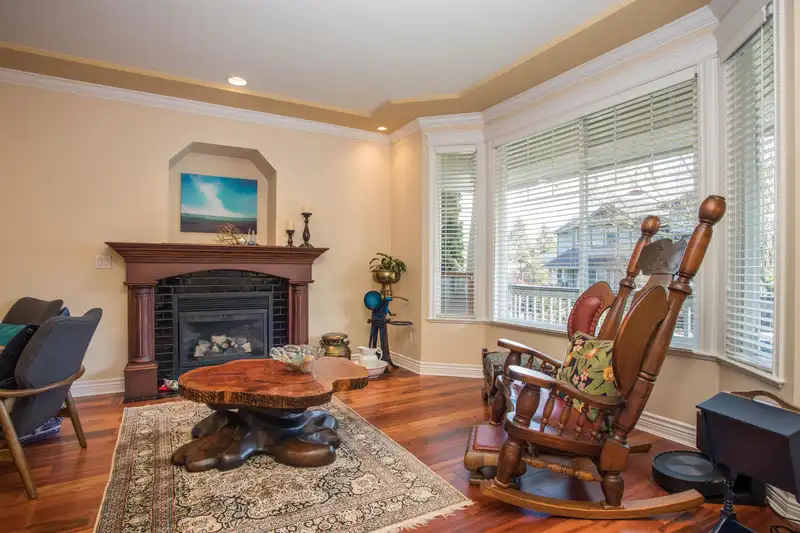 2931 152A STREET - photo 3 of 37