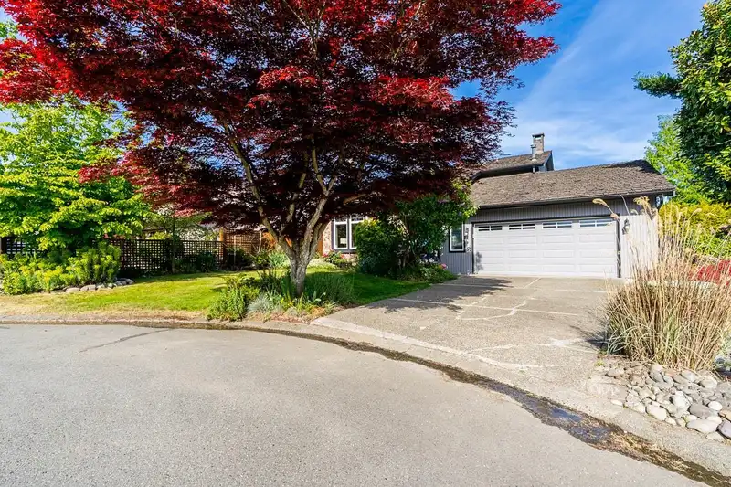 7762 STAMFORD PLACE - photo 2 of 36