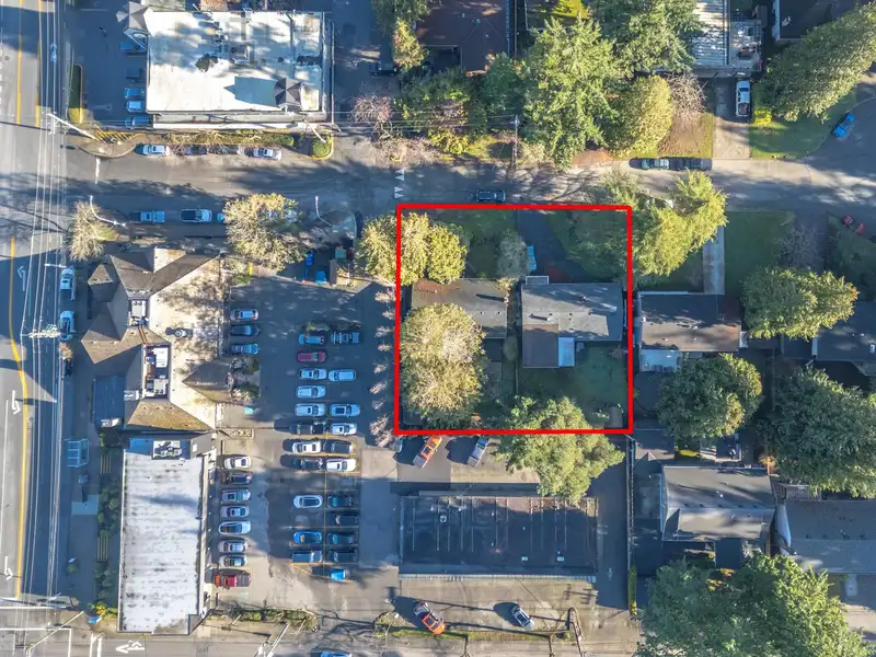 1557 128A STREET - photo 4 of 17
