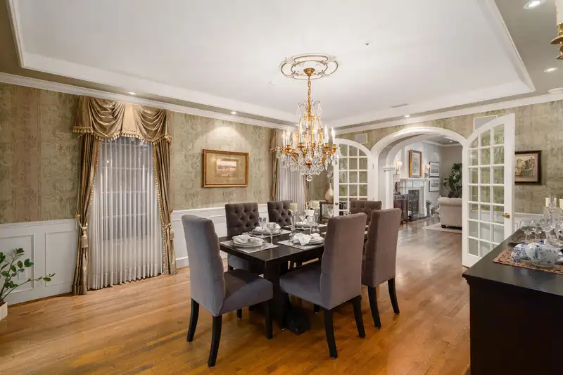 1638 MARPOLE AVENUE - photo 4 of 40