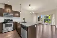 409 9655 KING GEORGE BOULEVARD - thumbnail 2