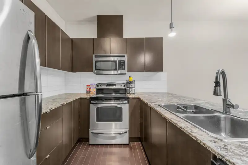 409 9655 KING GEORGE BOULEVARD - photo 4 of 33