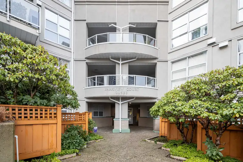 313 10533 UNIVERSITY DRIVE - photo 2 of 39