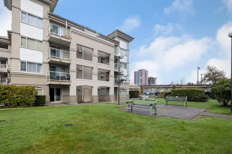 313 10533 UNIVERSITY DRIVE - photo 3 of 39