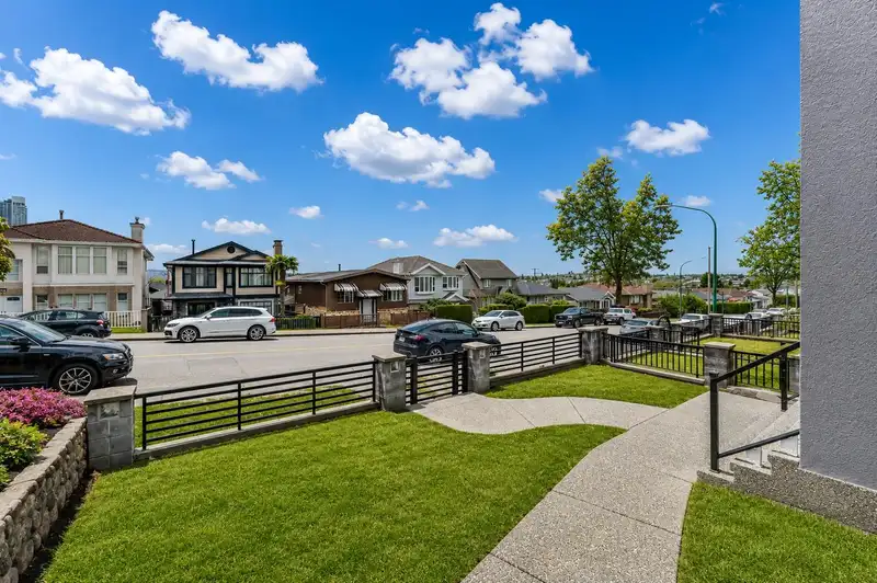 3945 PARKER STREET - photo 4 of 40
