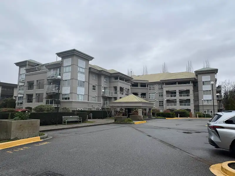 102 10533 UNIVERSITY DRIVE - photo 1 of 29