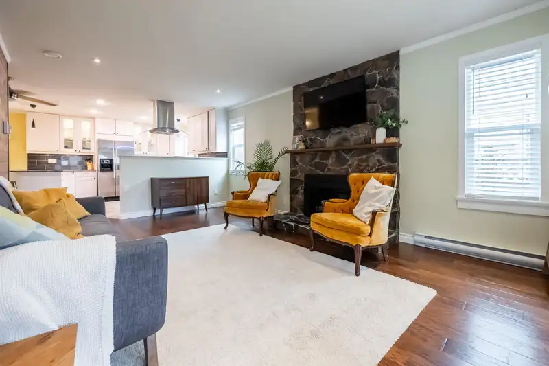 21565 94A AVENUE - photo 4 of 40