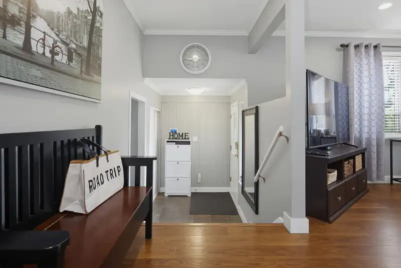 11103 SCARBOROUGH DRIVE - photo 4 of 39