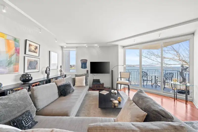 402 1575 BEACH AVENUE - photo 2 of 39