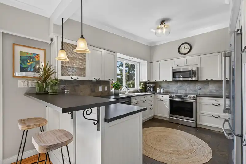 14480 MANN PARK CRESCENT - photo 4 of 39