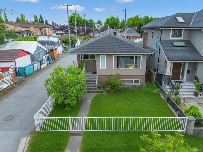 1972 E 51ST AVENUE - photo 1 of 28