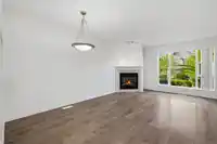 3 5900 MUIR DRIVE - thumbnail 2