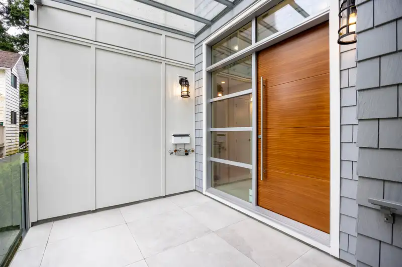 1245 KENT STREET - photo 2 of 33