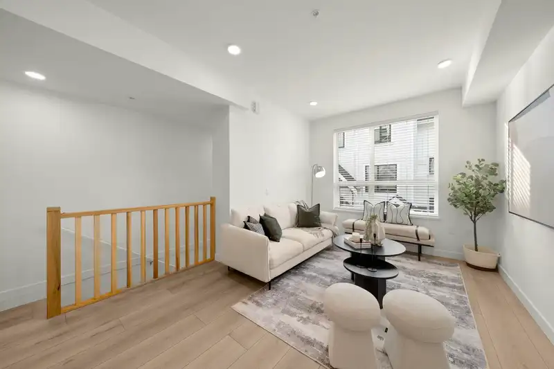 6 728 LEA AVENUE - photo 3 of 34