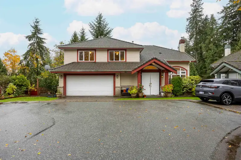 1590 PLATEAU CRESCENT - photo 1 of 39