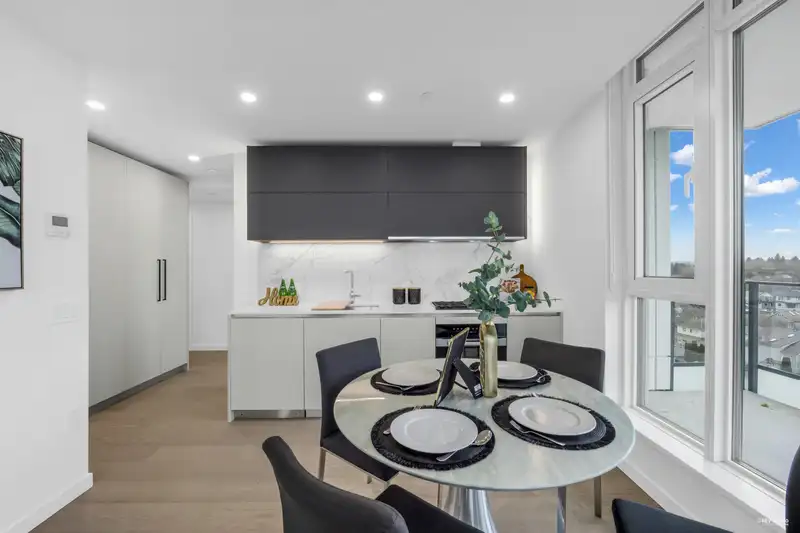 402 8415 GRANVILLE STREET - photo 3 of 21