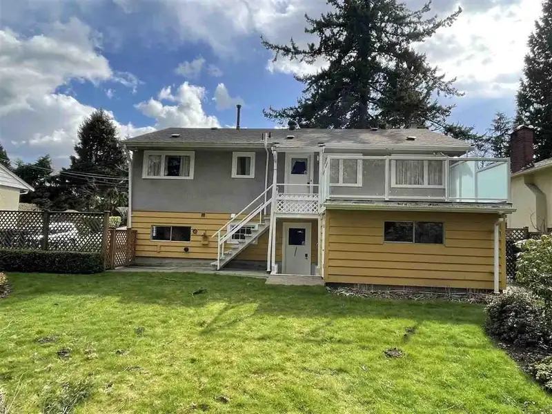 12677 98 AVENUE - photo 2 of 16