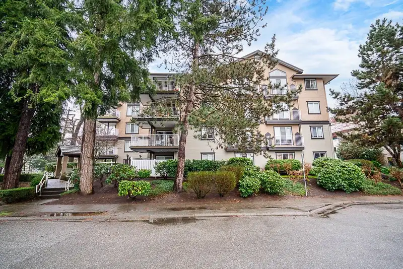 304 20288 54 AVENUE - photo 2 of 33