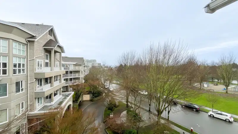425 5888 DOVER CRESCENT - photo 2 of 15