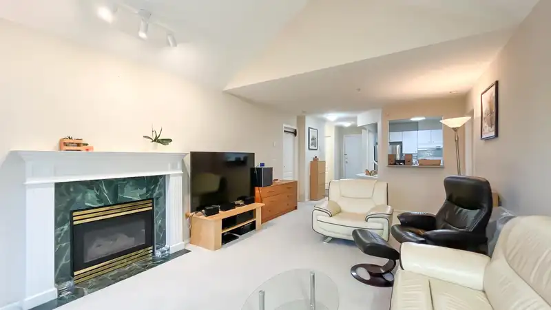 425 5888 DOVER CRESCENT - photo 4 of 15