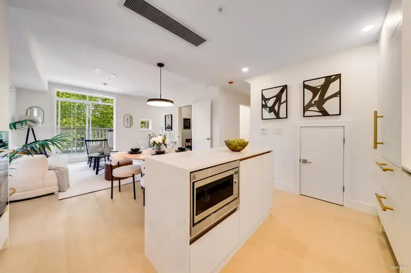 203 918 W 32ND AVENUE - photo 3 of 30