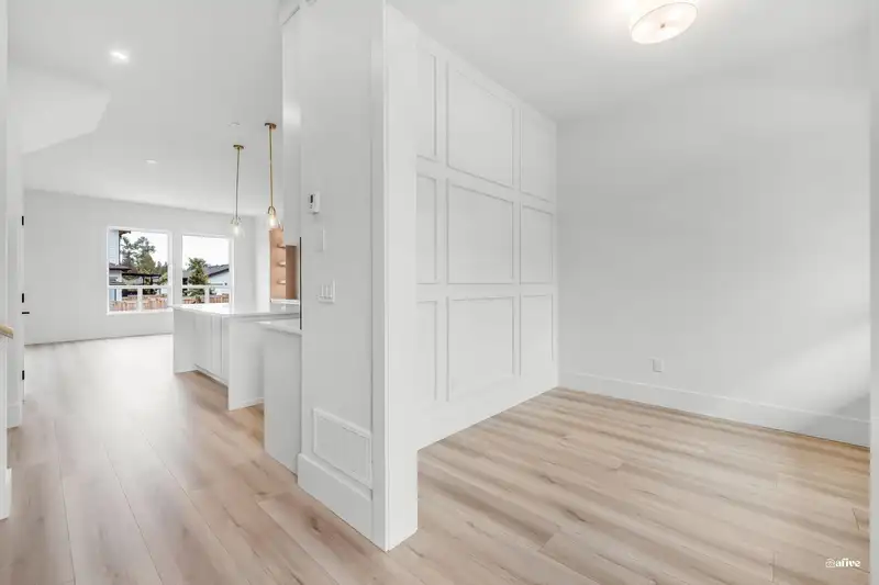 7626 196 STREET - photo 3 of 31