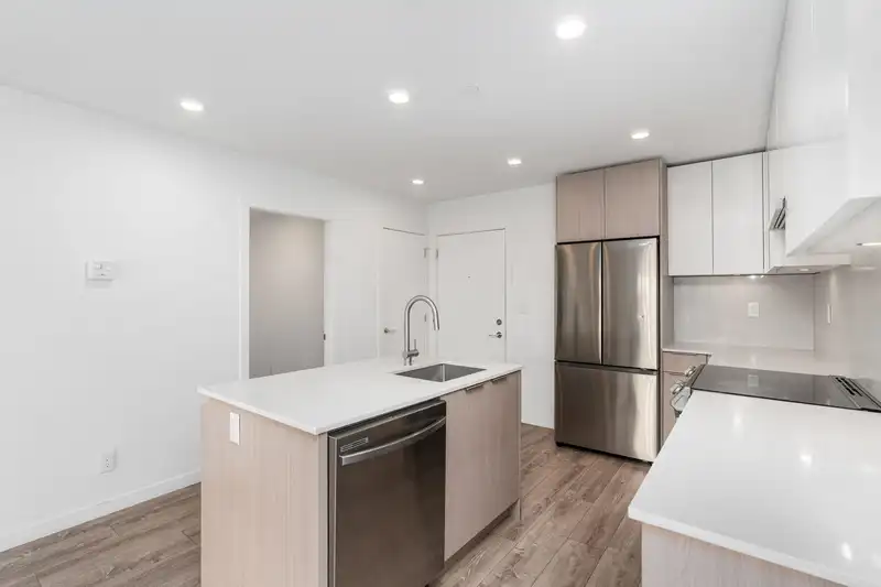 209 13969 96 AVENUE - photo 3 of 39
