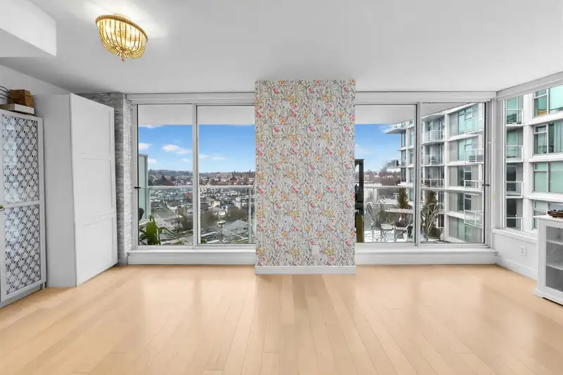 1510 2220 KINGSWAY - photo 2 of 38
