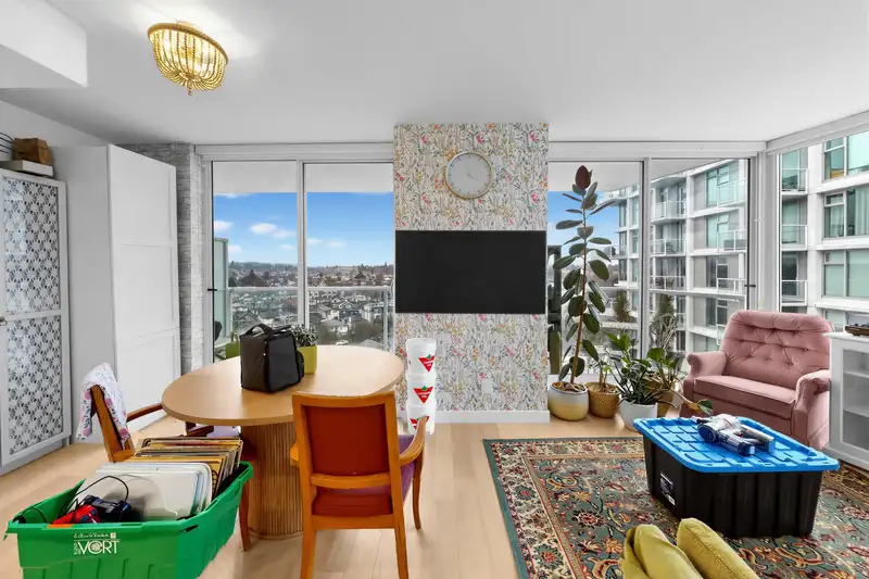 1510 2220 KINGSWAY - photo 3 of 38