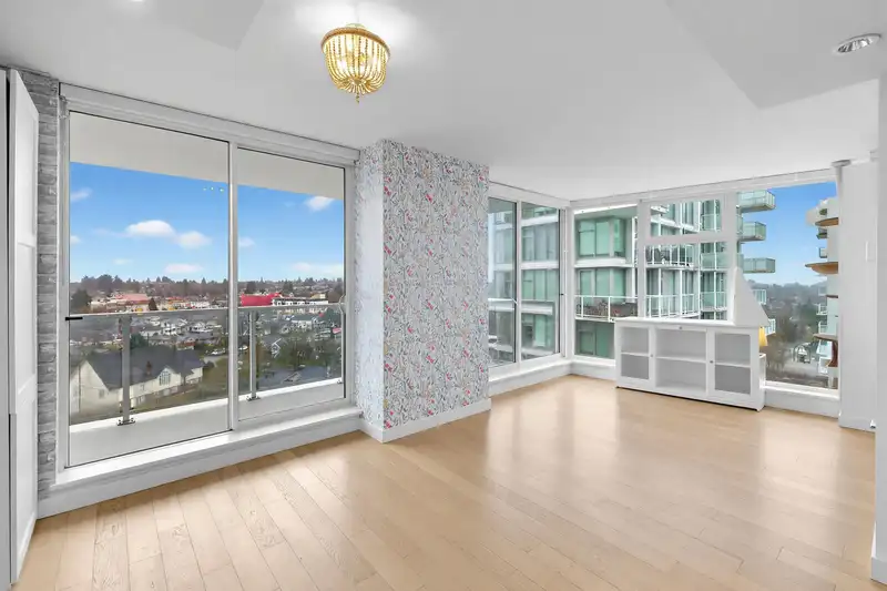 1510 2220 KINGSWAY - photo 4 of 38